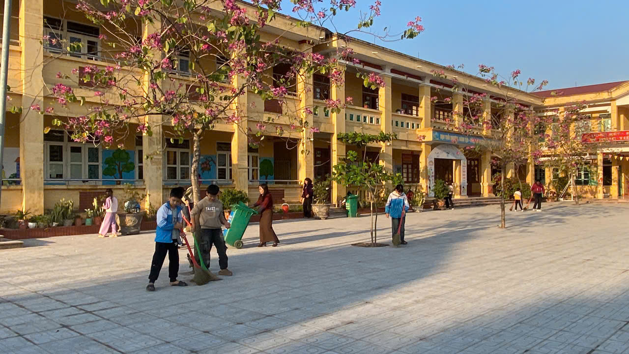 CHIẾN DỊCH “XANH – SẠCH – KHỎE” KẾT HỢP TRƯNG BÀY SẢN PHẨM STEM TRƯỜNG TIỂU HỌC TIẾN THẮNG